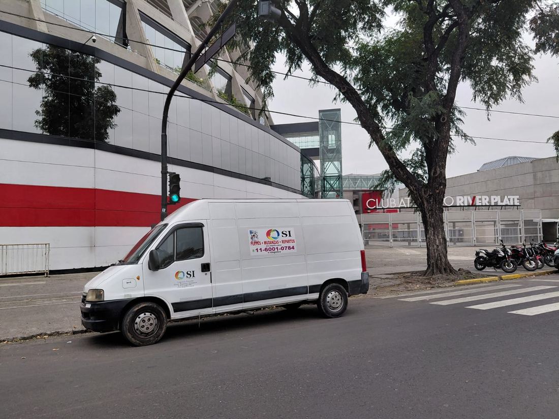 Furgón de SI Logística en CABA